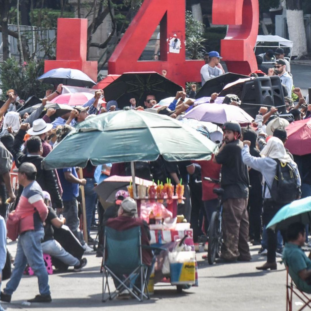 Bloqueo en Paseo de la Reforma en la Ciudad de México.